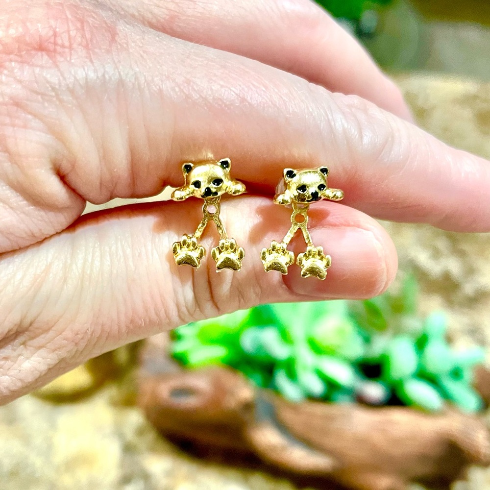 Gold Peekaboo Cat Earrings - Picture 5 of 5